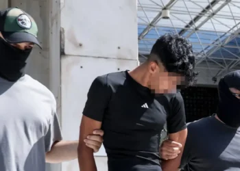 Δολοφονία Σταύρου Γεωργίου: Στη Ευελπίδων ο 28χρονος Αιγύπτιος – Με σκυμμένο το κεφάλι έφτασε στον ανακριτή