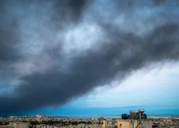Ωραιόκαστρο: Μάχη με τις φλόγες και το τοξικό νέφος «σκέπασε» την Θεσσαλονίκη – Ισχυρές δυνάμεις επιχειρούν στο μέτωπο