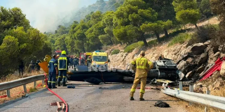Ψάθα: Συνελήφθη αδελφός αντιδημάρχου – Έσπασε το μπλόκο της ΕΛΑΣ και έπεσε με το αυτοκίνητό του στα συντρίμμια του ελικοπτέρου