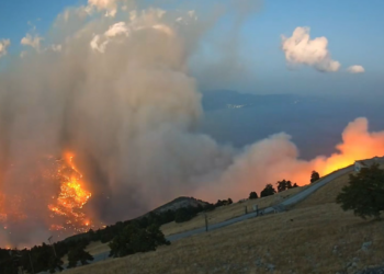 Συγκλονιστικό timelapse: Η πύρινη επέλαση από τον Κιθαιρώνα προς το Πόρτο Γερμενό