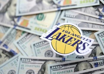 NBA: Πουλήθηκαν οι Λέικερς για πάνω από 12 δισ. δολάρια