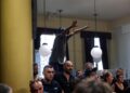 Έξαλλοι κτηνοτρόφοι μπούκαραν στη συνεδρίαση για τον αφθώδη πυρετό στη Λέσβο, παραιτήθηκαν δύο άτομα(Βίντεο)