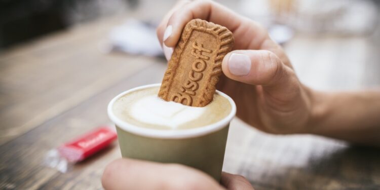 Biscoff: Το μπισκοτάκι που έδιναν μαζί με τον καφέ σε μια πτήση έγινε μάρκα 1,4 δισ. ευρώ
