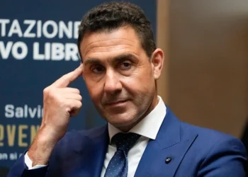 «Τέρμα οι γκέι στην τηλεόραση, στρατιωτική εκπαίδευση στα σχολεία» – Ο πρώην στρατηγός που θέλει να αλλάξει την Ιταλία