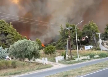 Χαλκιδική: Δραματικές ώρες στη Σίβηρη από τη μεγάλη φωτιά – Ηχεί συνεχώς το 112 – Τεράστια κινητοποίηση της πυροσβεστικής