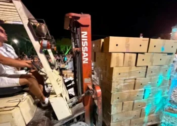 Έφεραν κλαρκ με εκατοντάδες πιάτα σε πανηγύρι στη Ζάκυνθο – «Βουνά» από θραύσματα στην πίστα