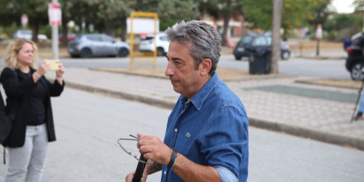Δίκη Τέμπη: «Μας παρέδωσαν μία δικογραφία-τόμο χωρίς να γράφει τα αίτια που πέθανε η κόρη μου»