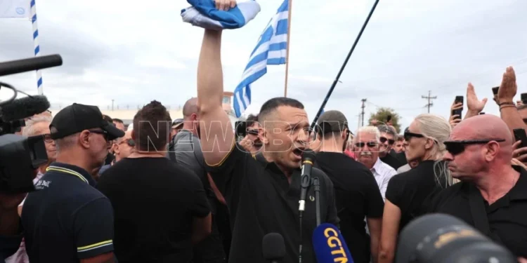 Αποφυλακίστηκε ο Ηλίας Κασιδιάρης: «Επιστρέφω με νέο ισχυρό εθνικό κόμμα, όπως αυτά που κυριαρχούν σε όλη την Ευρώπη»