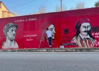 Απίστευτη πρόκληση: Παρουσιάζουν τον Μάρκο Μπότσαρη και τον Μέγα Αλέξανδρο Αλβανούς