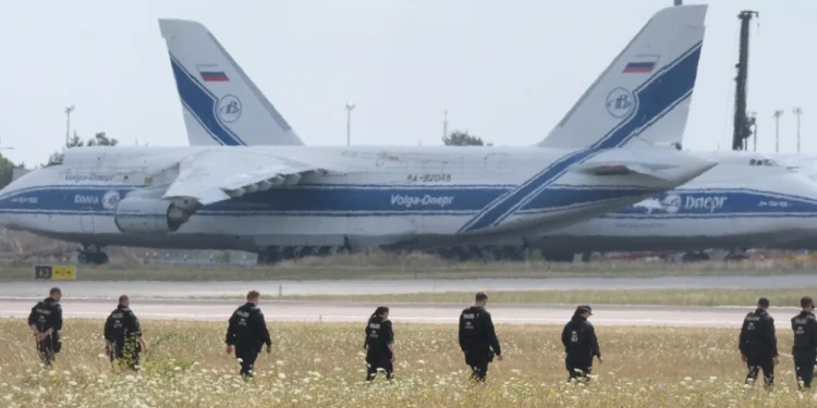 Η Ρωσία είναι υπεύθυνη για την υβριδική επίθεση στο αεροδρόμιο της Λειψίας λέει η Γερμανία, κλείνει το ρωσικό προξενείο στη Βόννη