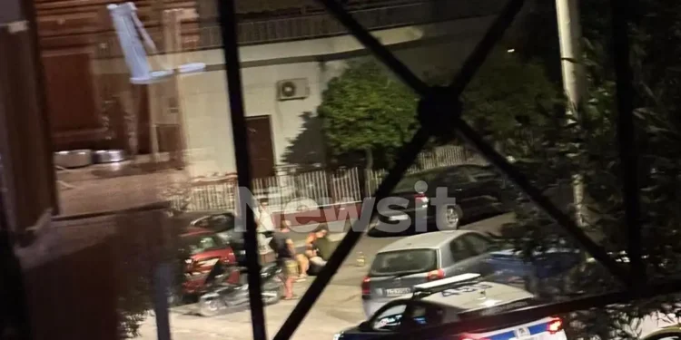 Πατήσια: Βίντεο ντοκουμέντο μετά την ένοπλη επίθεση – Τραυματισμένος ο 55χρονος δέχεται τις πρώτες βοήθειες