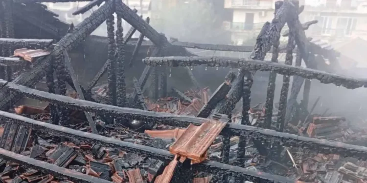 Κέρκυρα: Σφοδρή κακοκαιρία με κεραυνούς, χαλάζι και πλημμύρες πλήττει το νησί – Φωτιά από κεραυνό σε πολυκατοικία
