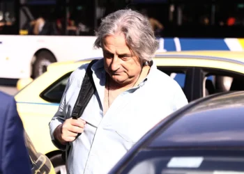 Στην Ευελπίδων ο υπνοθεραπευτής για την υπόθεση θανάτου του Γιώργου Μαζωνάκη – Η επίμαχη φωτογραφία και τα ερωτήματα