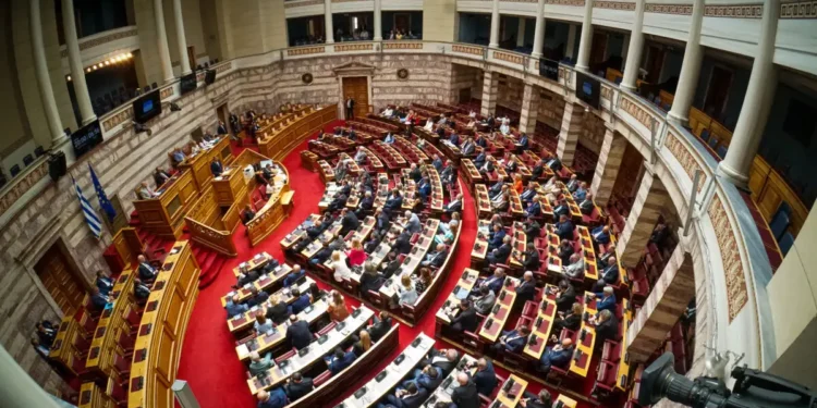 Αίρεται η ασυλία της Ζωής Κωνσταντοπούλου και του Δημήτρη Αβραμόπουλου