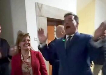Άδωνις Γεωργιάδης: Viral βίντεο του υπουργού Υγείας που φωνάζει εν χορώ «και α και ου και ΔΑΠ/ΝΔΦΚ»