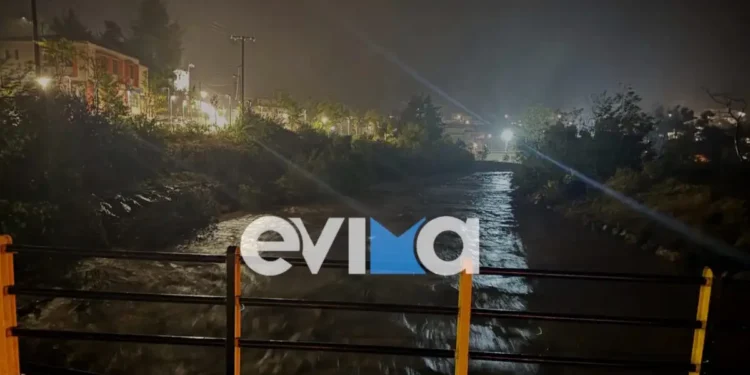 Δραματικές ώρες στη Βόρεια Εύβοια από την κακοκαιρία: Υπερχείλισε ο ποταμός Κηρέας, πλημμύρες και μήνυμα από το 112