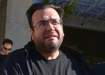 Λιποθύμησε στα κρατητήρια ο Φίλιππος Καμπούρης, διακομίζεται στο νοσοκομείο Γεννηματάς
