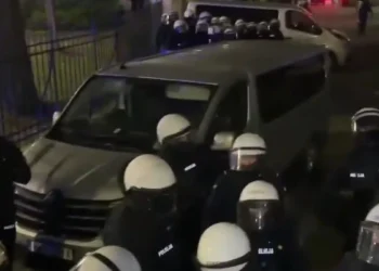 Πολιτική κρίση στην Πολωνία: Σύγκρουση κυβέρνησης με τη δικαστική εξουσία – Για πραξικόπημα μιλάει η αντιπολίτευση