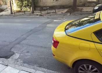 Νέα Ιωνία: Πέντε άνθρωποι χρειάστηκαν για να ακινητοποιήσουν τον 35χρονο που έκοψε το αυτί της οδηγού ταξί