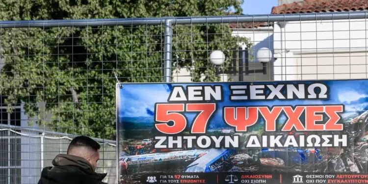 Δίκη για τα Τέμπη: Η συγκλονιστική κατάθεση επιβάτη στο δεύτερο βαγόνι – «Θυμάμαι να χτυπάω δεξιά και αριστερά, δεν μπορούσα να πάρω ανάσα»
